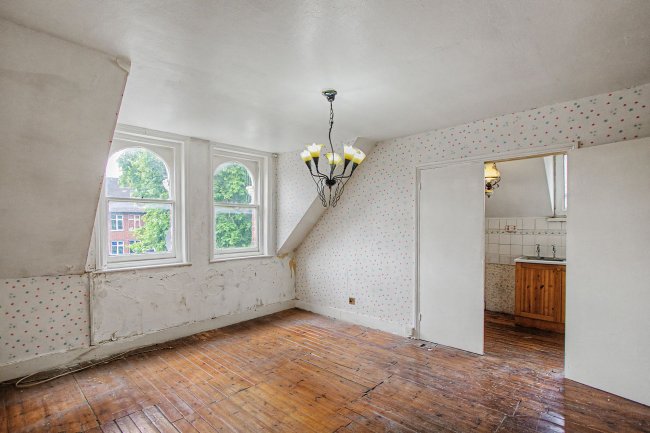 Flat C, 6 Great North Road, Highgate, London N6 4LX 7
