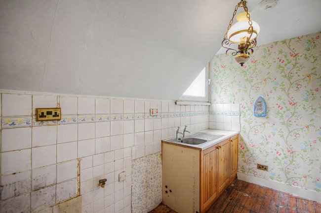 Flat C, 6 Great North Road, Highgate, London N6 4LX 7