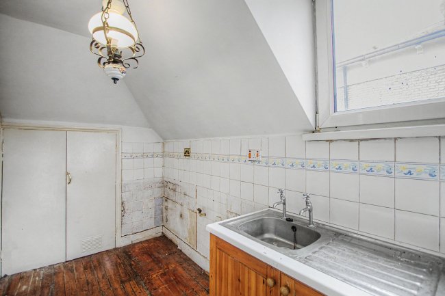Flat C, 6 Great North Road, Highgate, London N6 4LX 7
