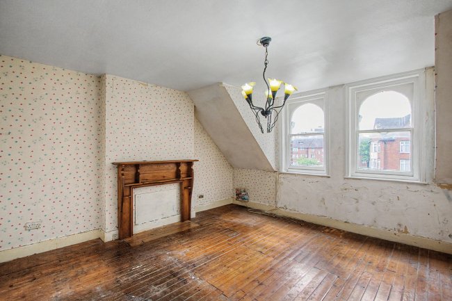 Flat C, 6 Great North Road, Highgate, London N6 4LX 7