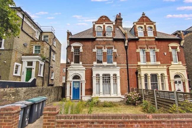 Flat C, 6 Great North Road, Highgate, London N6 4LX 7