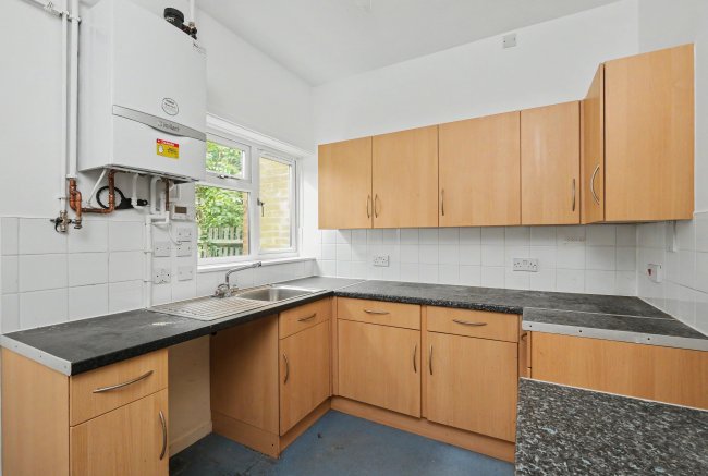 39 Arncliffe Drive, Heelands, Milton Keynes, Buckinghamshire, MK13 7LE 5