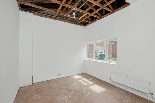 39 Arncliffe Drive, Heelands, Milton Keynes, Buckinghamshire, MK13 7LE 5