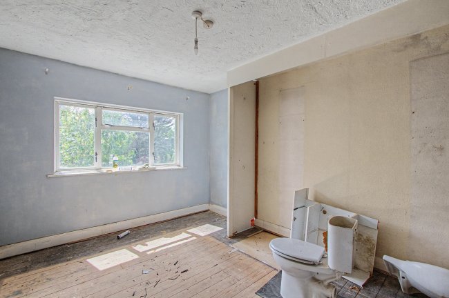 5 Devonshire Road, Mill Hill, London, NW7 1NE 8