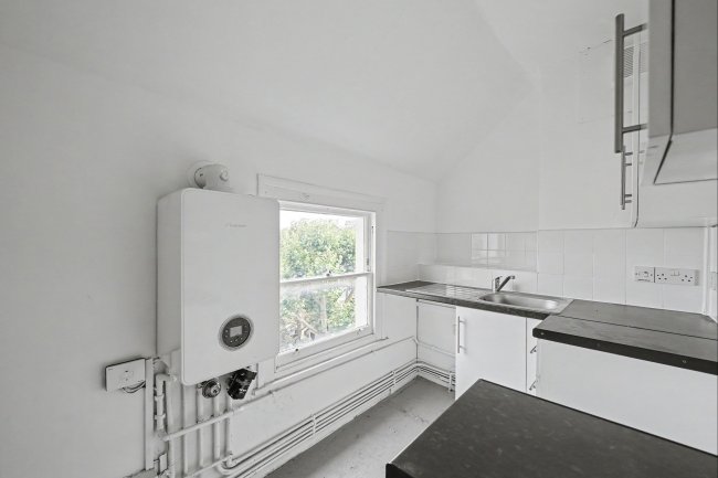 8C Gascony Avenue, Kilburn, London NW6 4NA 9