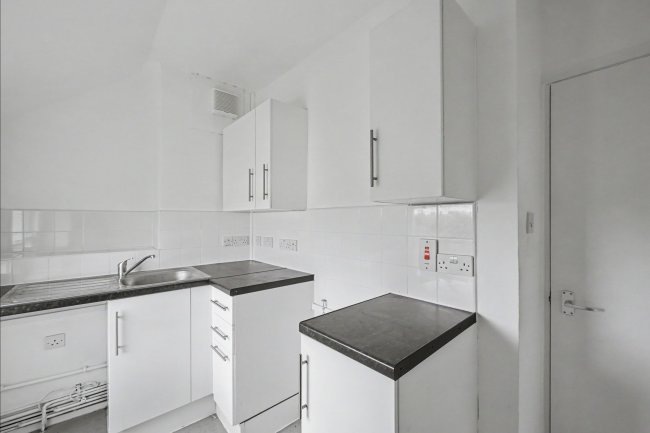 8C Gascony Avenue, Kilburn, London NW6 4NA 9