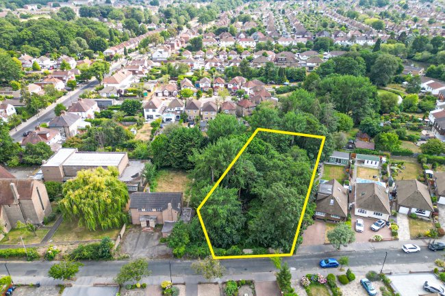 Land on the South Side of Farm Drive, Croydon, CR0 8HX 2