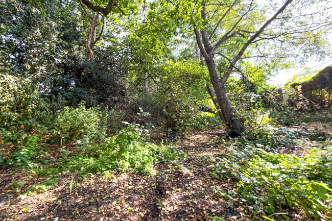 Land on the South Side of Farm Drive, Croydon, CR0 8HX 2