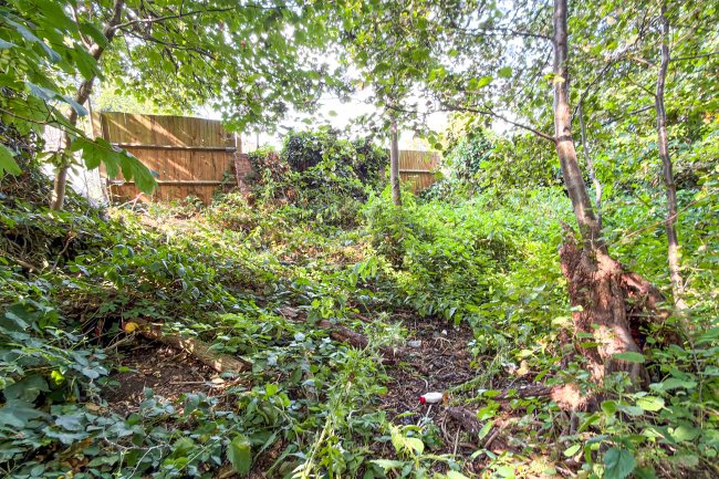 Land on the South Side of Farm Drive, Croydon, CR0 8HX 2