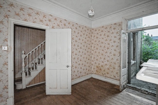 5 Pretoria Road, Chingford, London, E4 7HA 6
