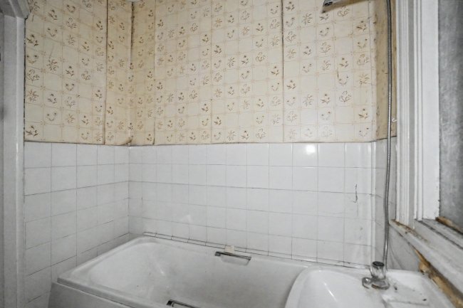 5 Pretoria Road, Chingford, London, E4 7HA 6