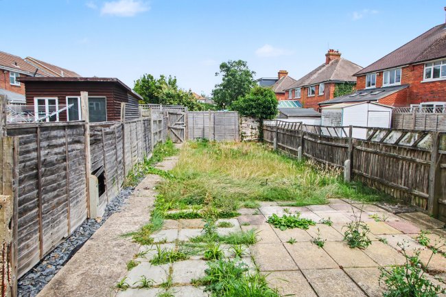 4 Southern Road, Eastbourne, East Sussex, BN22 9LT 1