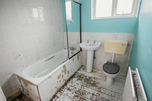 4 Southern Road, Eastbourne, East Sussex, BN22 9LT 1