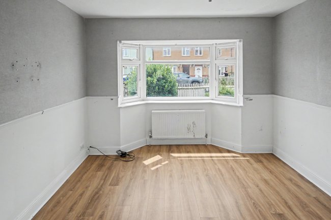 4 Southern Road, Eastbourne, East Sussex, BN22 9LT 1