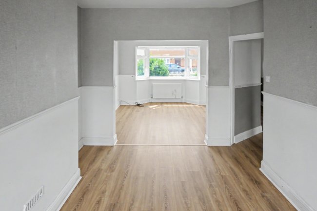 4 Southern Road, Eastbourne, East Sussex, BN22 9LT 1