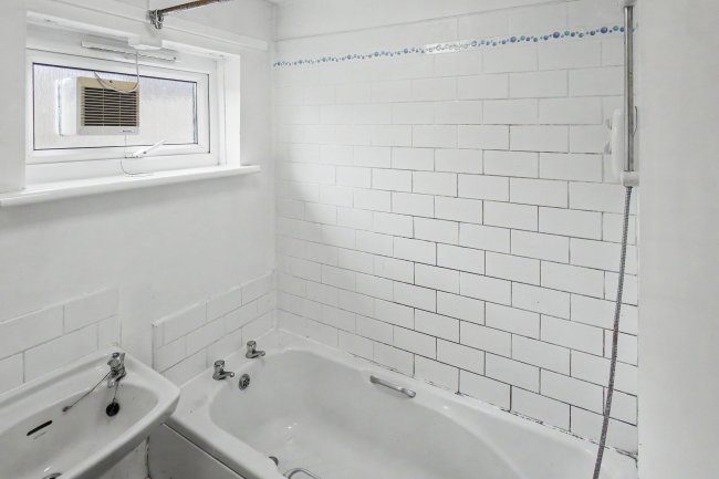 47 Spring Edge, King Cross, Halifax, West Yorkshire, HX1 3BB 10