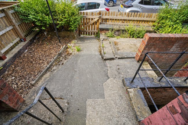 6 Ashton Avenue, Harehills, Leeds, West Yorkshire, LS8 5BX 2