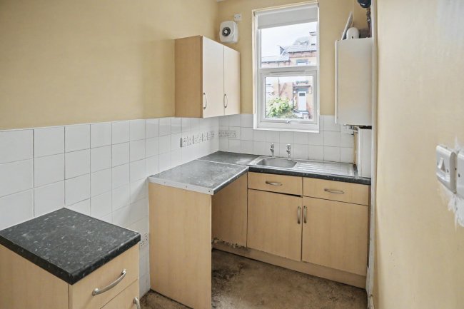 6 Ashton Avenue, Harehills, Leeds, West Yorkshire, LS8 5BX 2