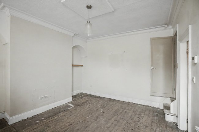 6 Ashton Avenue, Harehills, Leeds, West Yorkshire, LS8 5BX 2