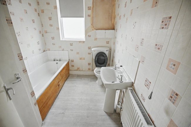 6 Ashton Avenue, Harehills, Leeds, West Yorkshire, LS8 5BX 2