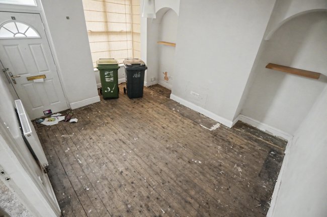 6 Ashton Avenue, Harehills, Leeds, West Yorkshire, LS8 5BX 2