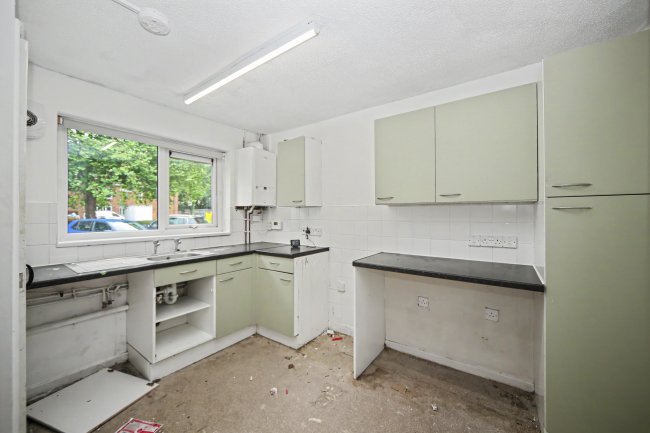 127 Broadfields, Astley ViIlage, Chorley, Lancashire, PR7 1XT 10