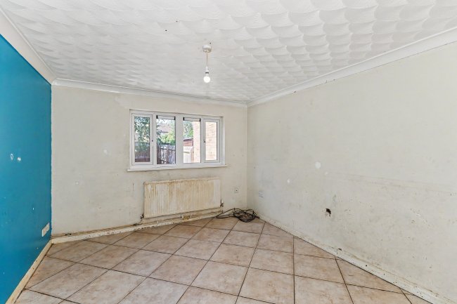 11 Swale Path, Bedford, Bedfordshire, MK41 7XS 6