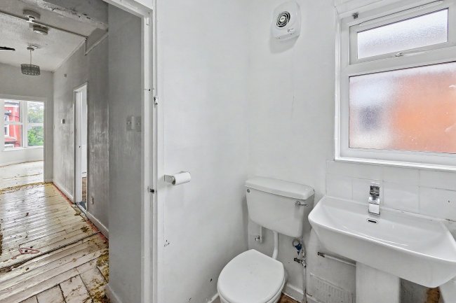 Flat 2, 5 Curzon Avenue, Victoria Park, Manchester, Greater Manchester, M14 5PU 4