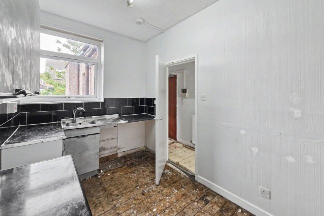Flat 2, 5 Curzon Avenue, Victoria Park, Manchester, Greater Manchester, M14 5PU 4