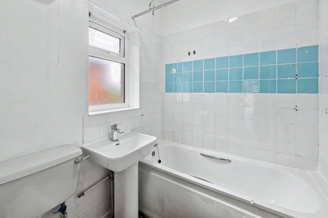 Flat 2, 5 Curzon Avenue, Victoria Park, Manchester, Greater Manchester, M14 5PU 4