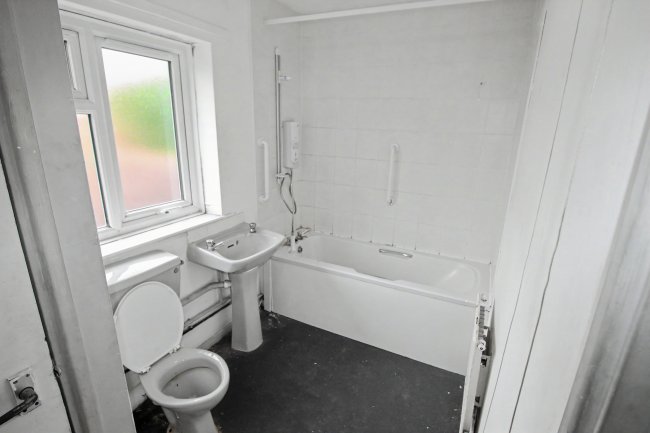 33 Kent Road, Selby, North Yorkshire, YO8 4YF 8