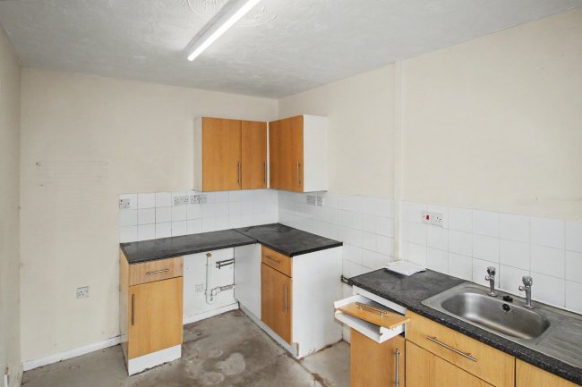 33 Kent Road, Selby, North Yorkshire, YO8 4YF 8