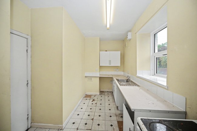 Flat A, 28 Park Road, Chorley, Lancashire, PR7 1QU 8