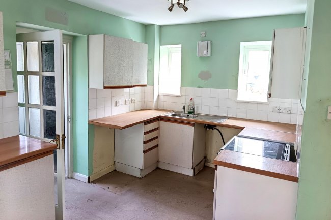 60 Lower Kewstoke Road, Worle, Weston Super Mare, Avon, BS22 9JX 5