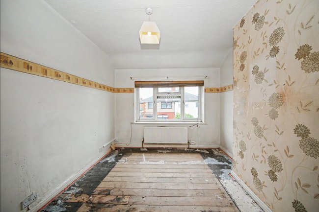 3 Lancaster Avenue, Urmston, Manchester, M41 0ZD 5