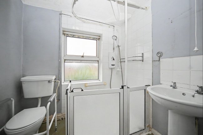 3 Lancaster Avenue, Urmston, Manchester, M41 0ZD 5