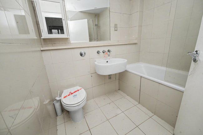 Flat 12, The Clock House, 83 Tweedy Road, Bromley, Kent, BR1 1RP 4