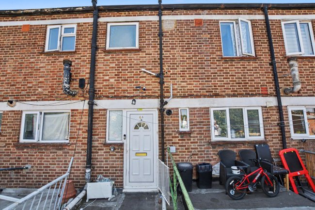 4 & 4A Gloucester Parade, Blackfen Road, Sidcup, DA15 8PS 2