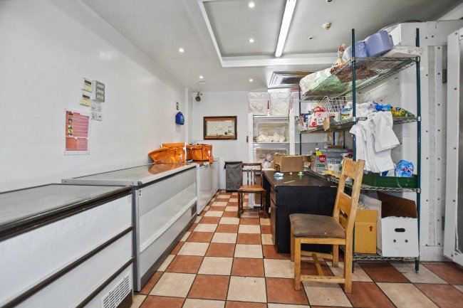 4 & 4A Gloucester Parade, Blackfen Road, Sidcup, DA15 8PS 2