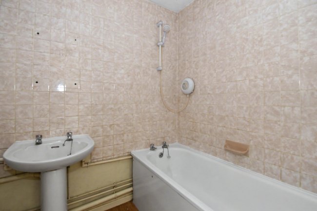148 Thirlmere Gardens, Northwood, Hillingdon HA6 2RU 7
