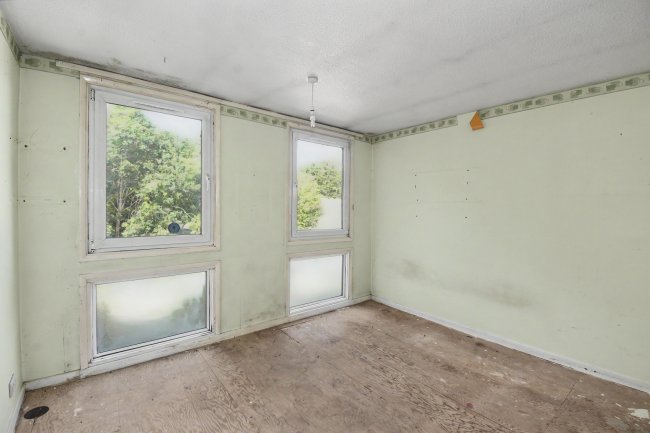 148 Thirlmere Gardens, Northwood, Hillingdon HA6 2RU 7