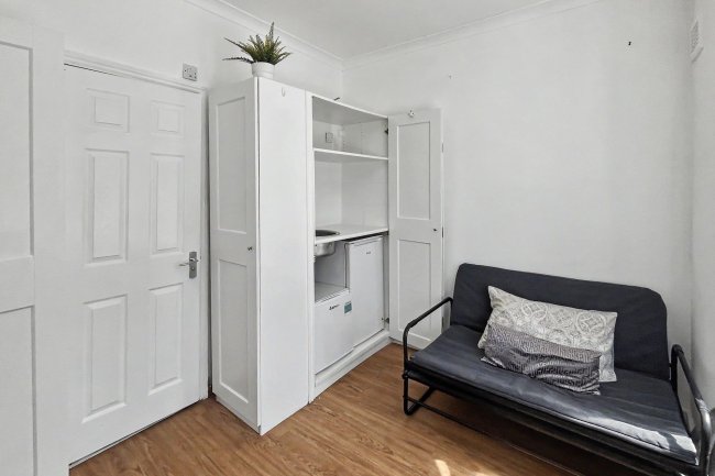 3 Kellino Street, Tooting, London SW17 8SY 8
