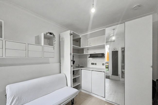 3 Kellino Street, Tooting, London SW17 8SY 8