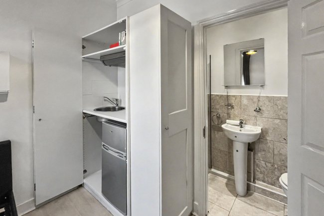 3 Kellino Street, Tooting, London SW17 8SY 8