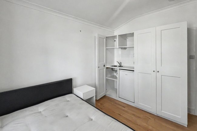 3 Kellino Street, Tooting, London SW17 8SY 8