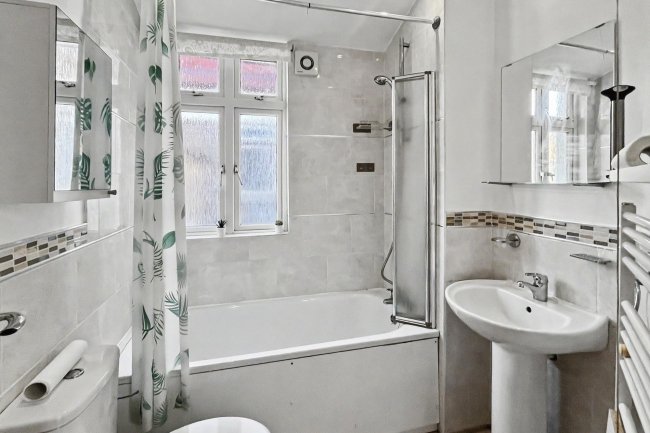 3 Kellino Street, Tooting, London SW17 8SY 8