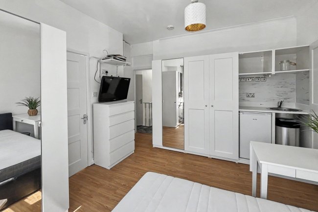 3 Kellino Street, Tooting, London SW17 8SY 8