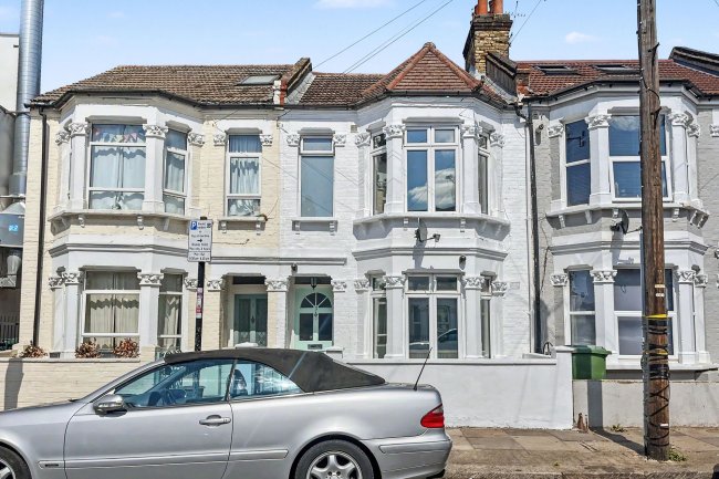 3 Kellino Street, Tooting, London SW17 8SY 8