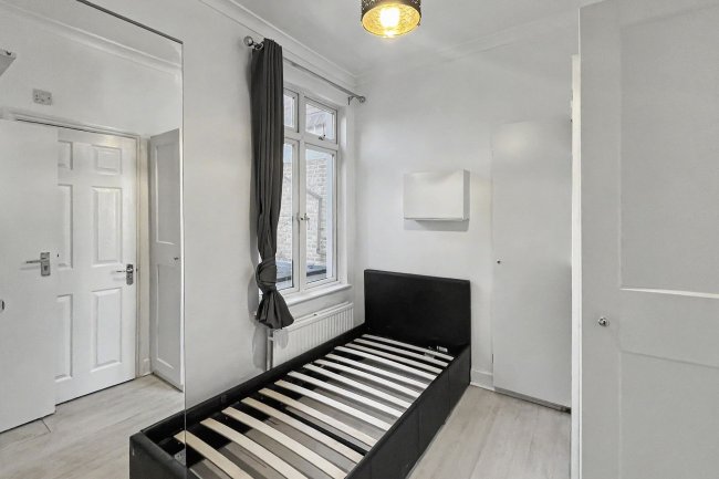 3 Kellino Street, Tooting, London SW17 8SY 8