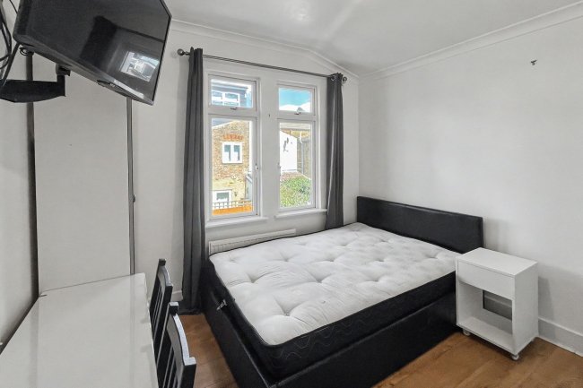 3 Kellino Street, Tooting, London SW17 8SY 8